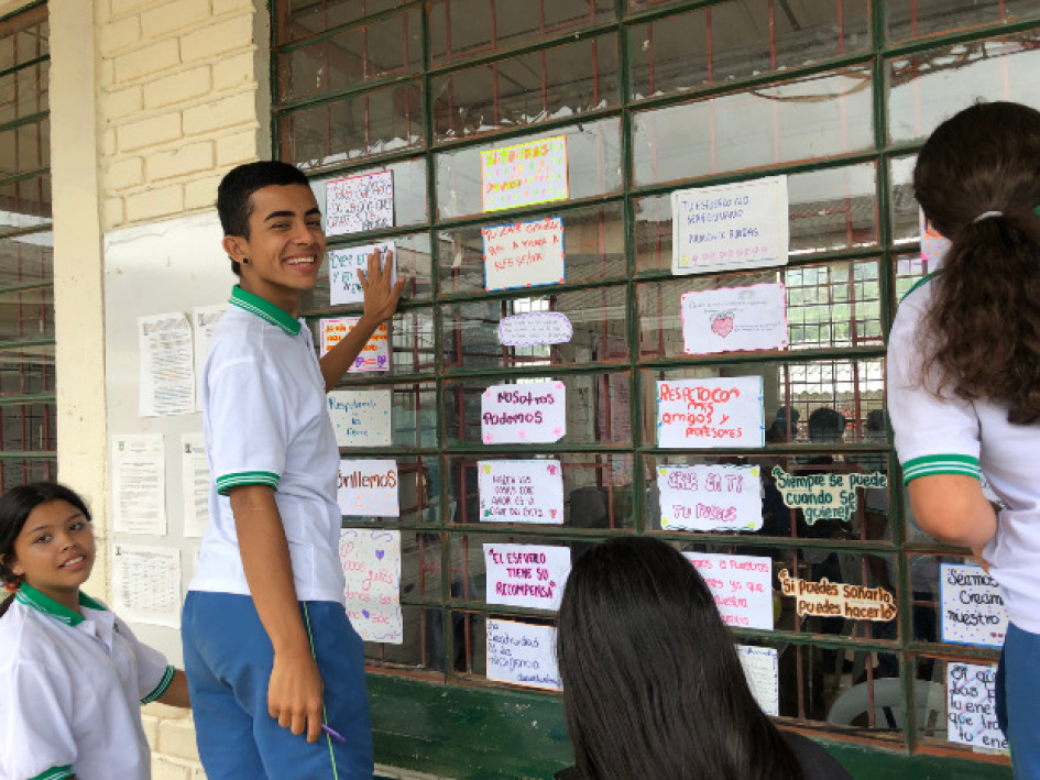 En el Politécnico El Naranjal, de Chinchiná, promueven estrategias con el propósito de inculcar el buen trato entre los estudiantes. Por eso, el proyecto Valores con aroma de café fomenta la sana convivencia y el respeto. En el Politécnico El Naranjal, de Chinchiná, promueven estrategias con el propósito de inculcar el buen trato entre los estudiantes. Por eso, el proyecto Valores con aroma de café fomenta la sana convivencia y el respeto.