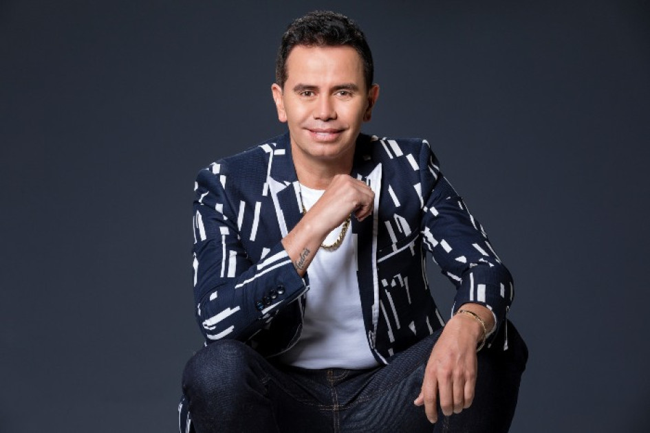 Jhonny Rivera, artista de música popular. Jhonny Rivera, artista de música popular.