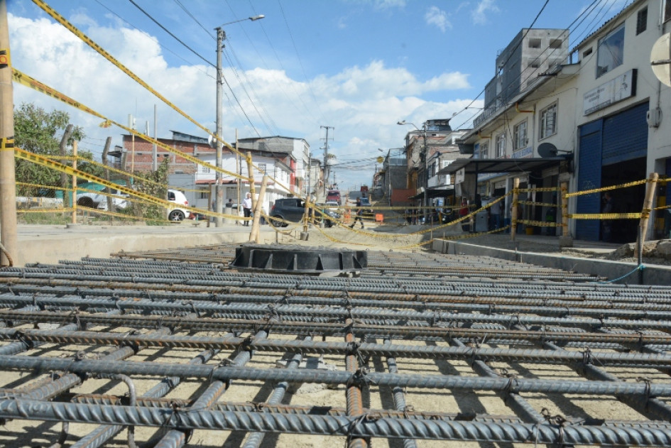El lote 1, entre el supermercado Mercaldas de la avenida Bernardo Arango y la Universidad de Manizales, se encuentra con las obras suspendidas desde el 10 de julio. El lote 1, entre el supermercado Mercaldas de la avenida Bernardo Arango y la Universidad de Manizales, se encuentra con las obras suspendidas desde el 10 de julio.