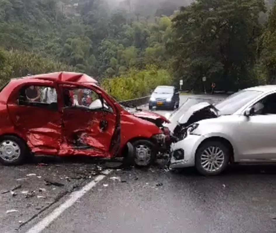 Este es el choque entre los dos vehículos. 