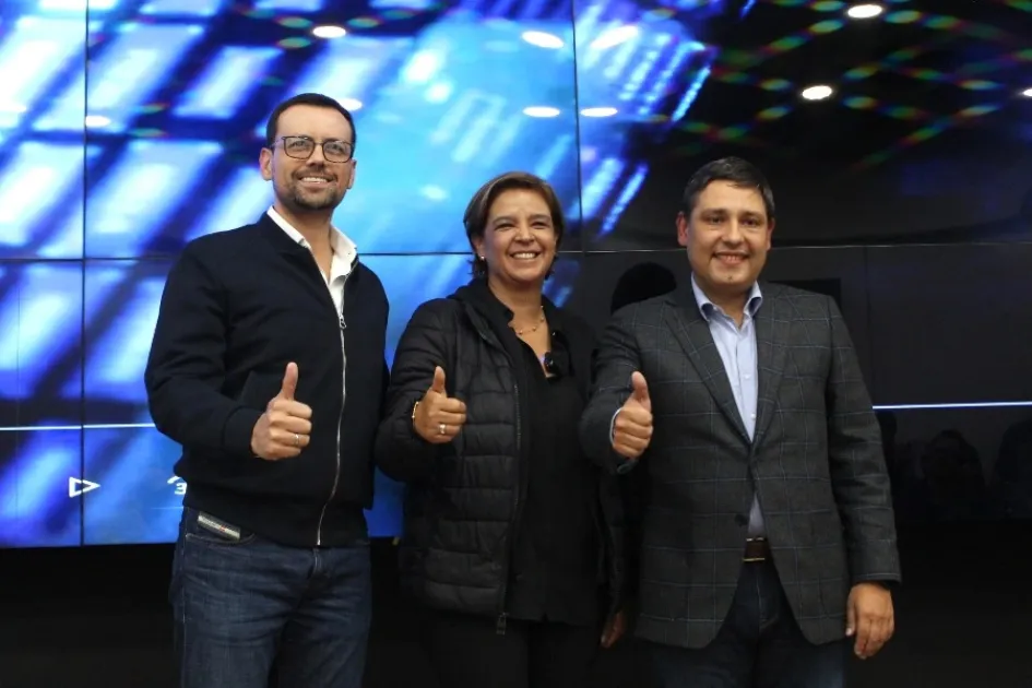 El gobernador de Caldas, Luis Carlos Velásquez; la directora ejecutiva de Bios, Paula Marcela Arias; agradecieron la gestión del ministro de las TIC, Mauricio Lizcano El gobernador de Caldas, Luis Carlos Velásquez; la directora ejecutiva de Bios, Paula Marcela Arias; agradecieron la gestión del ministro de las TIC, Mauricio Lizcano