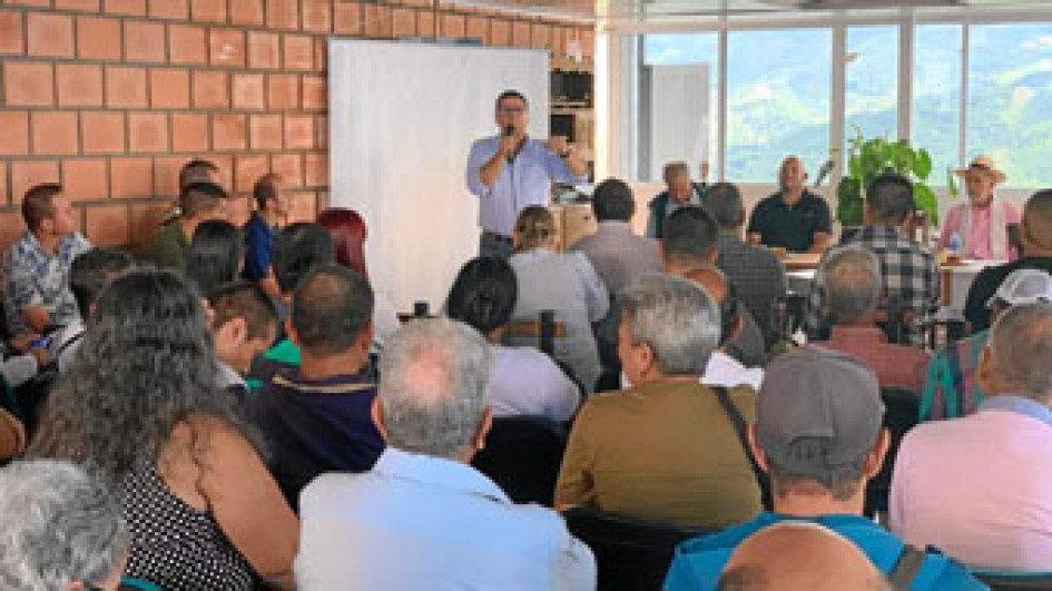 Una apretada agenda desarrolló en el municipio el precandidato a la Gobernación de Caldas Luis Roberto Rivas Montoya. Una apretada agenda desarrolló en el municipio el precandidato a la Gobernación de Caldas Luis Roberto Rivas Montoya.