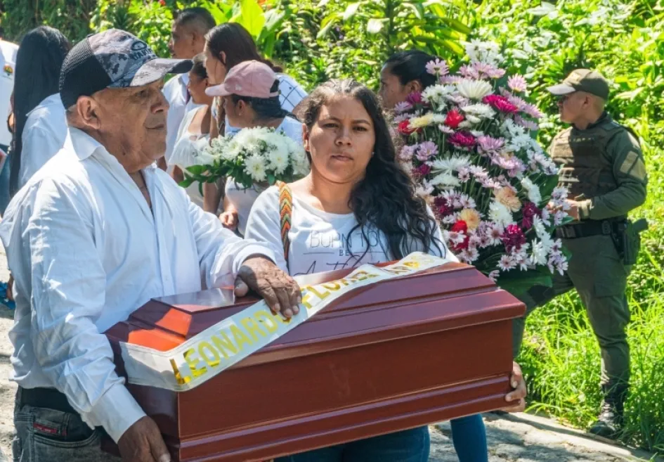Honras fúnebres de Leonardo Flórez Tapasco, del pueblo Emberá Chamí de Riosucio. Honras fúnebres de Leonardo Flórez Tapasco, del pueblo Emberá Chamí de Riosucio.