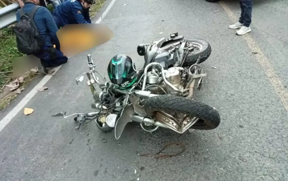 Esta es la moto que involucrada en el accidente en la Troncal de Occidente, cerca de Anserma. Esta es la moto que involucrada en el accidente.