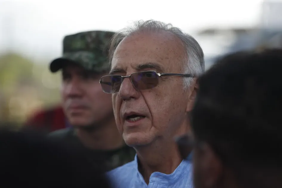 El ministro de defensa de Colombia, Iván Velásquez, quien asistió a un consejo especial de seguridad en Buenaventura. El ministro de defensa de Colombia, Iván Velásquez, quien asistió a un consejo especial de seguridad en Buenaventura.