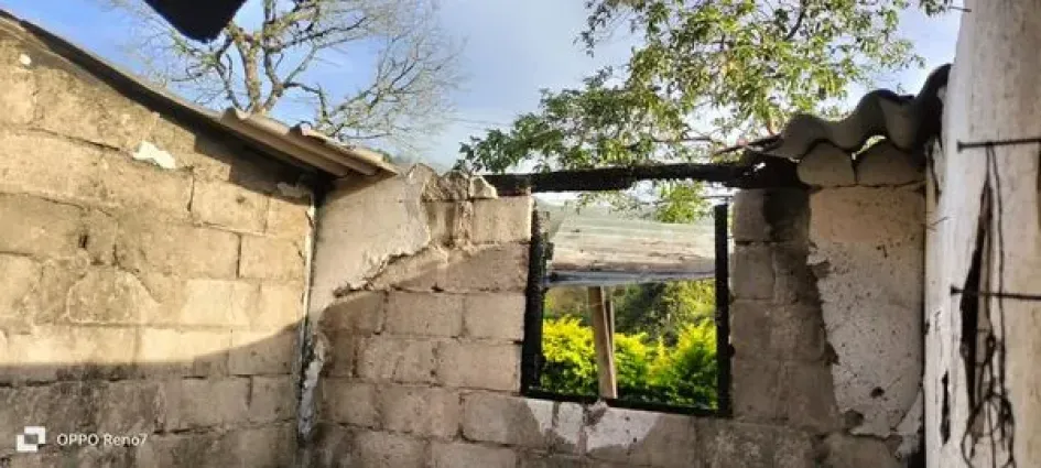 Una familia damnificada tras incendio de su vivenda en la vereda Cristales de Samaná Una familia damnificada tras incendio de su vivenda en la vereda Cristales de Samaná
