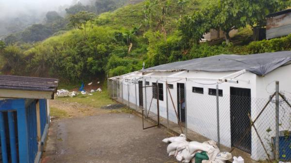 Las obras en la escuela de la vereda La Tolda, zona rural de Anserma, están suspendidas. Comunidad exige que la reactivación sea pronta. Las obras en la escuela de la vereda La Tolda, zona rural de Anserma, están suspendidas. Comunidad exige que la reactivación sea pronta.
