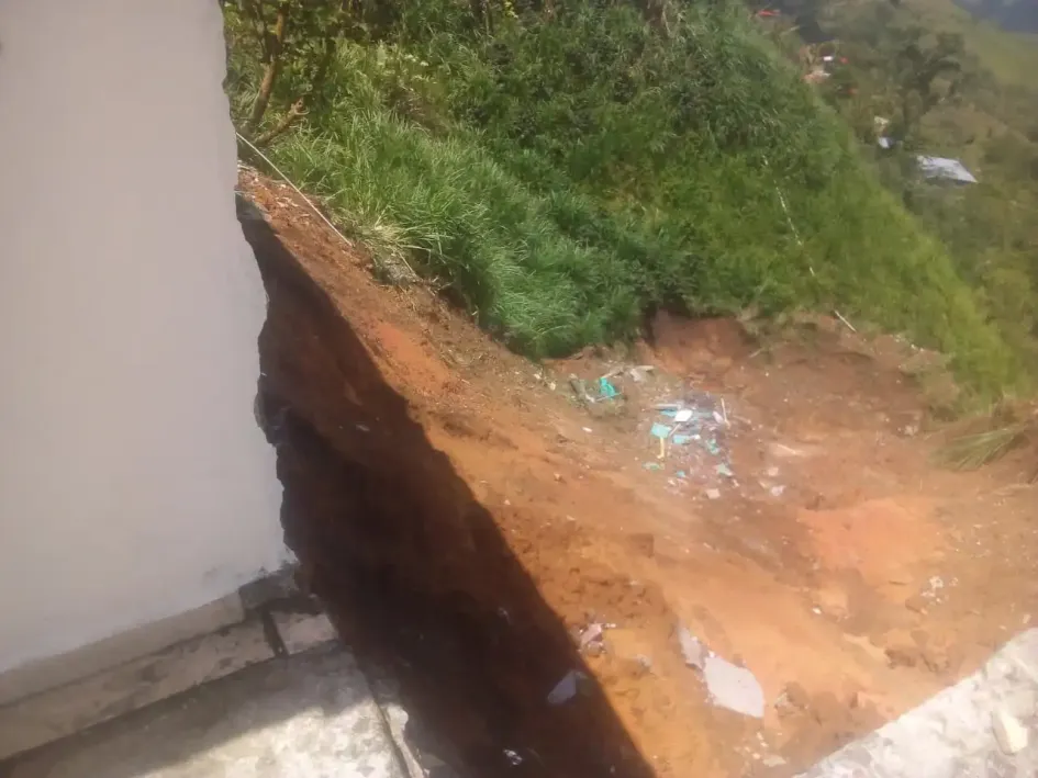 Así quedó la vivienda tras desplomarse en Samaná. Así quedó la vivienda tras desplomarse en Samaná.