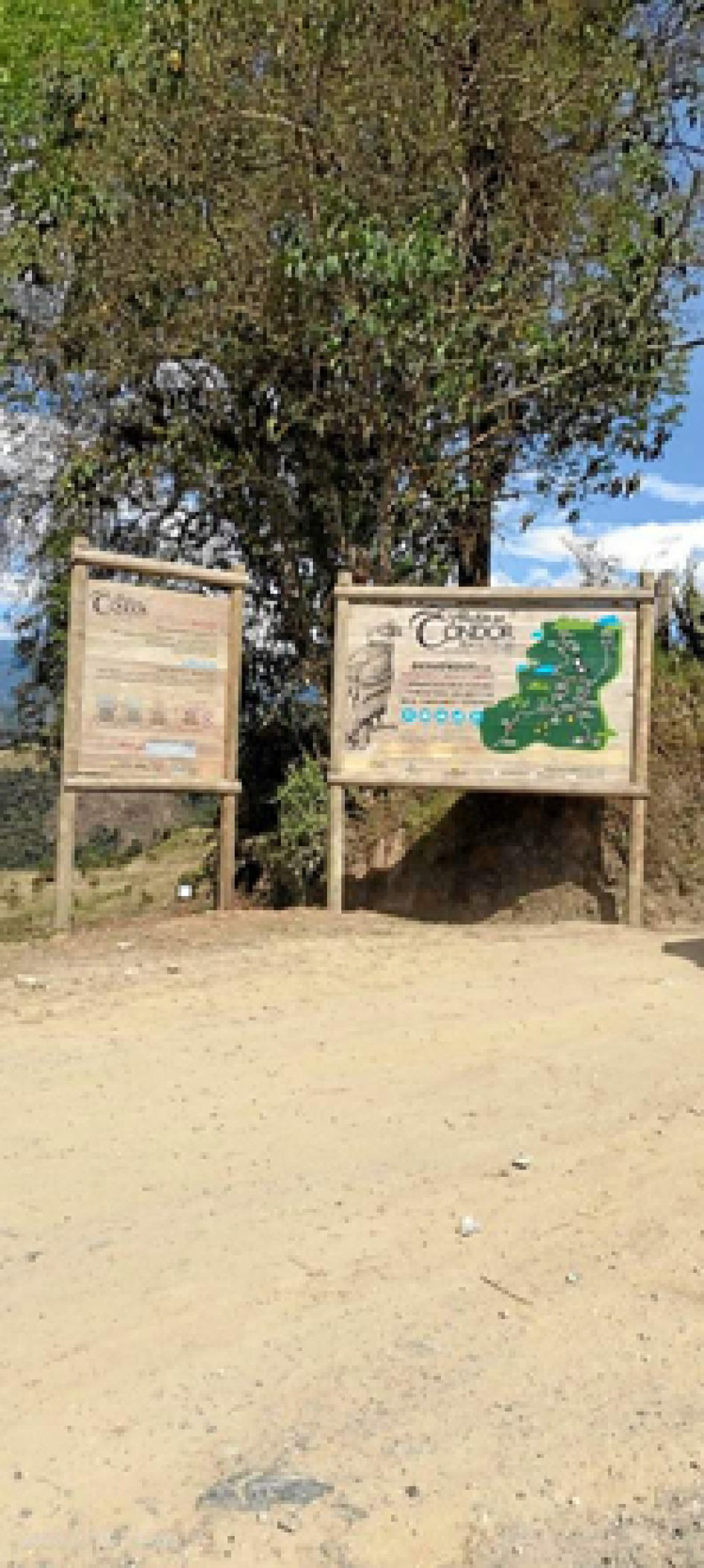 Instalaron de nuevo los letreros ubicados en la vereda San Antonio de Villamaría (Caldas), después de que un conductor los tumbó con su camión. Instalaron de nuevo los letreros ubicados en la vereda San Antonio de Villamaría (Caldas), después de que un conductor los tumbó con su camión.