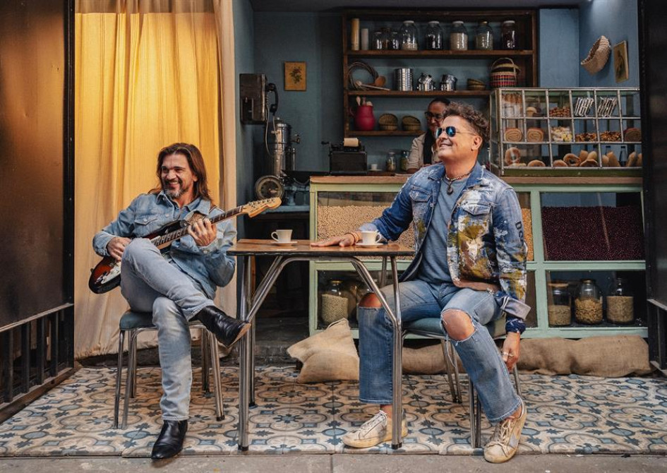 El cantante paisa Juanes (izquierda) y el samario Carlos Vives son dos de los máximos exponentes de la música colombiana en el mundo. Este vallenato es la primera obra que lanzan en conjunto. El cantante paisa Juanes (izquierda) y el samario Carlos Vives son dos de los máximos exponentes de la música colombiana en el mundo. Este vallenato es la primera obra que lanzan en conjunto.