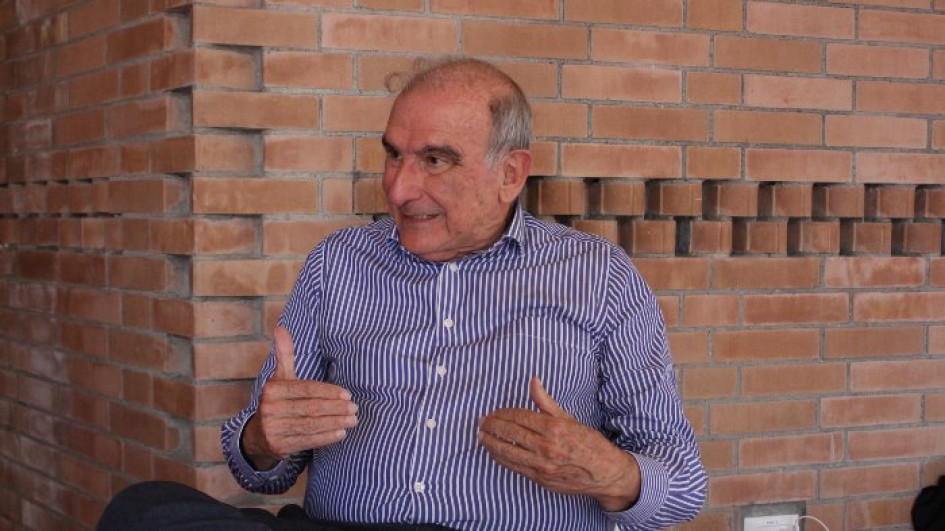 El senador caldense Humberto de la Calle Lombana, en su visita el pasado jueves a la Feria de Libro de Manizales. El senador caldense Humberto de la Calle Lombana, en su visita el pasado jueves a la Feria de Libro de Manizales.