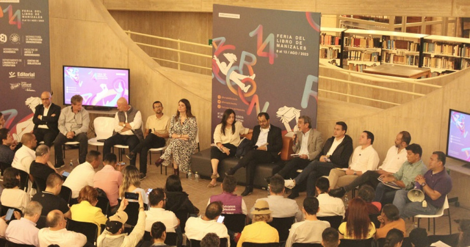 En el Óculo del Centro Cultural Universitario Rogelio Salmona se realizó el primer foro cultural con los aspirantes a la Alcaldía de Manizales durante la Feria del LIbro. En el Óculo del Centro Cultural Universitario Rogelio Salmona se realizó el primer foro cultural con los aspirantes a la Alcaldía de Manizales durante la Feria del LIbro.