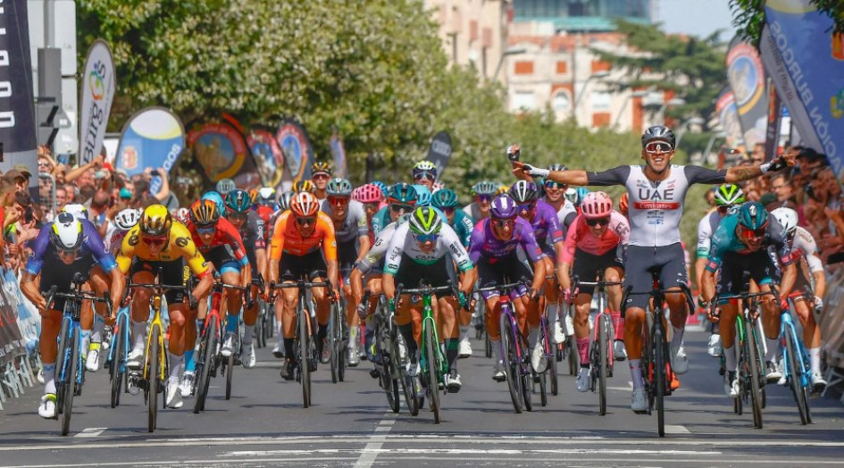 El colombiano Juan Sebastián Molano gana al sprint y es primer líder de la Vuelta a Burgos El colombiano Juan Sebastián Molano gana al sprint y es primer líder de la Vuelta a Burgos