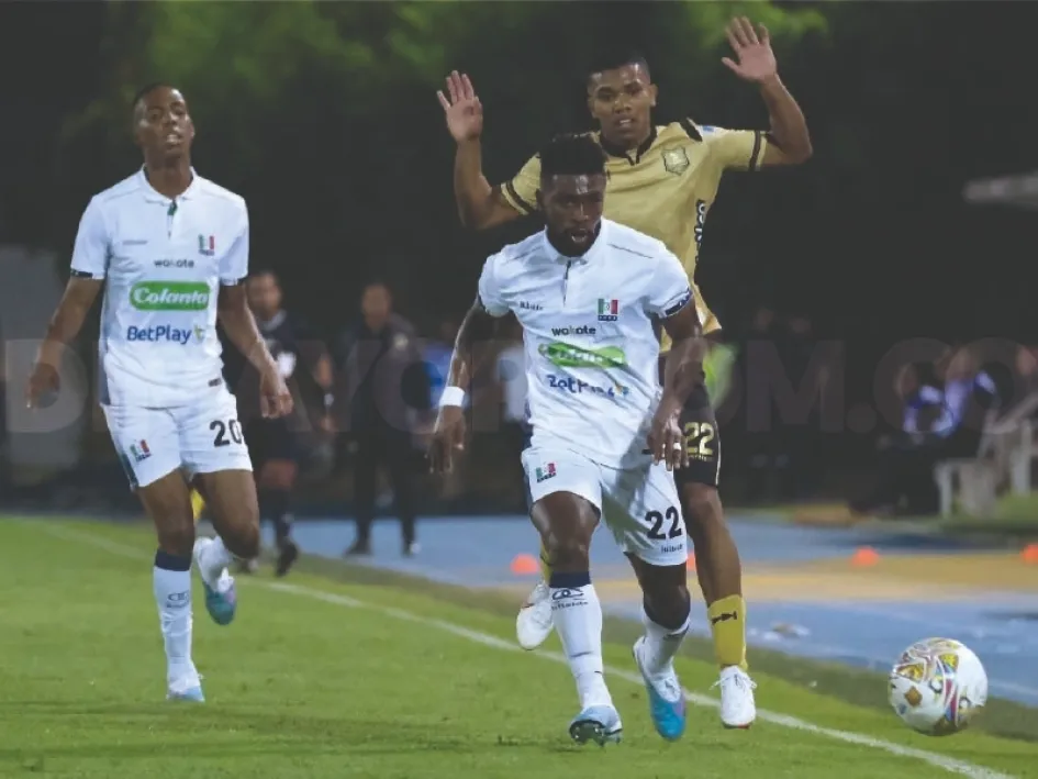 A Juan David Cuesta (22) le ganaron la espalda en varias ocasiones. 