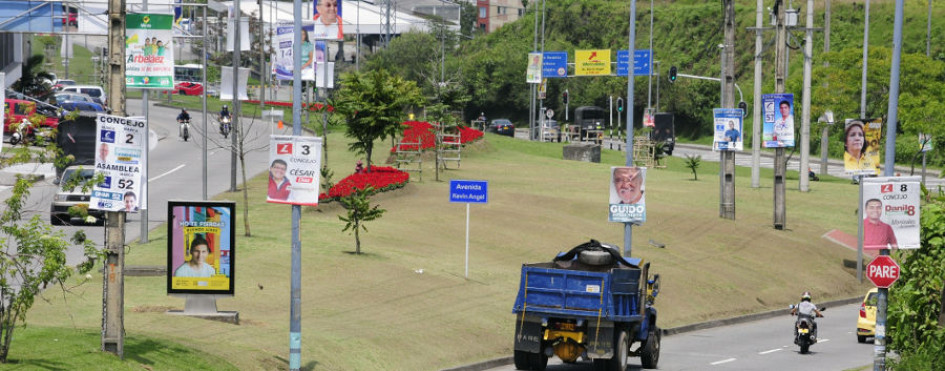 Así se veía el sector cercano a la Glorieta San Rafael, invadido de publicidad política, hace cuatro años. Ahora esta zona hace parte de los sectores en los que se prohíbe instalar propaganda electoral.
