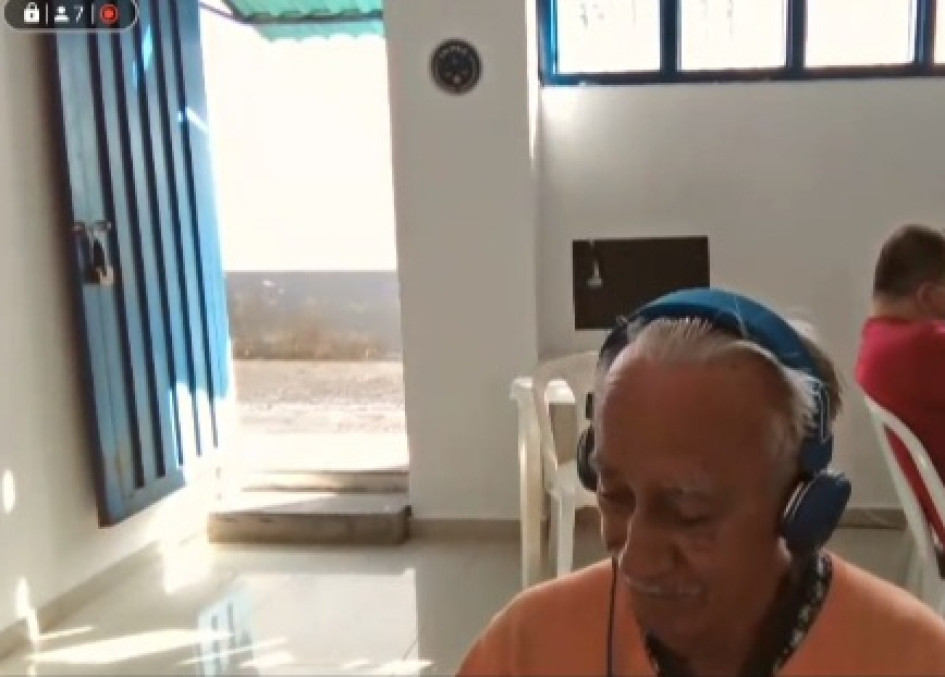 En un par de ocasiones, cuando el condenado debía decir Sí o No, la juez tuvo que llamarle la atención porque quería dar a entender que las menores víctimas fueron adiestradas para incriminarlo. "Una cosa es la verdad absoluta y otra la verdad procesal", anotó.