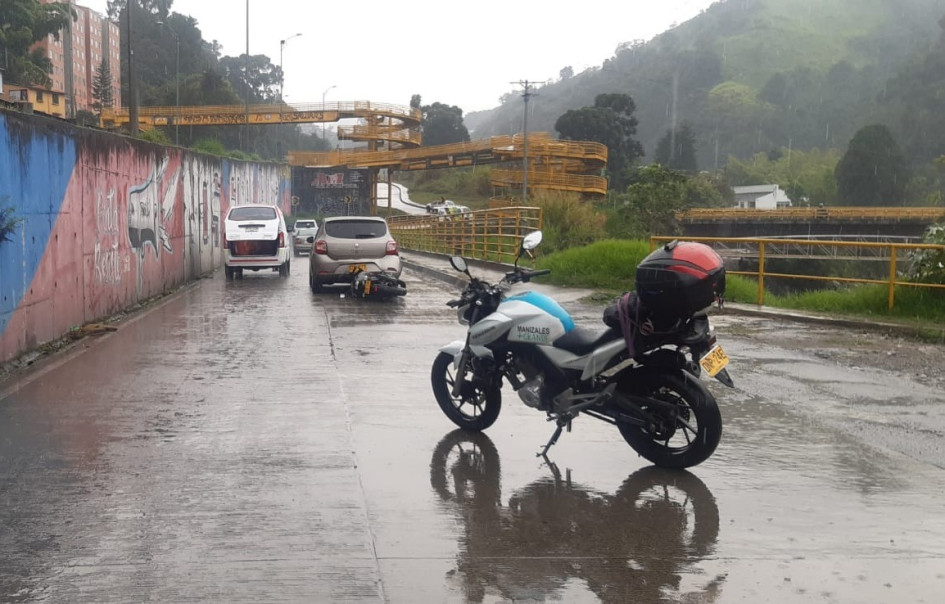 Las autoridades recomiendan conducir con precaución debido a que las vías están mojadas. Las autoridades recomiendan conducir con precaución debido a que las vías están mojadas.