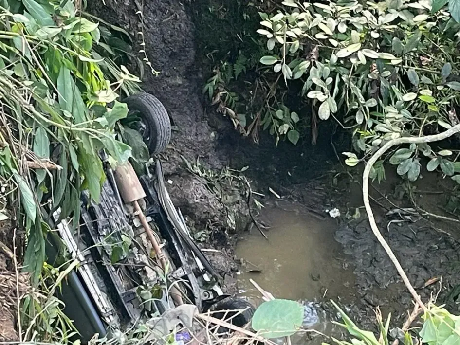 La camioneta accidentada en la quebrada Alegrías. La camioneta accidentada en la quebrada Alegrías.