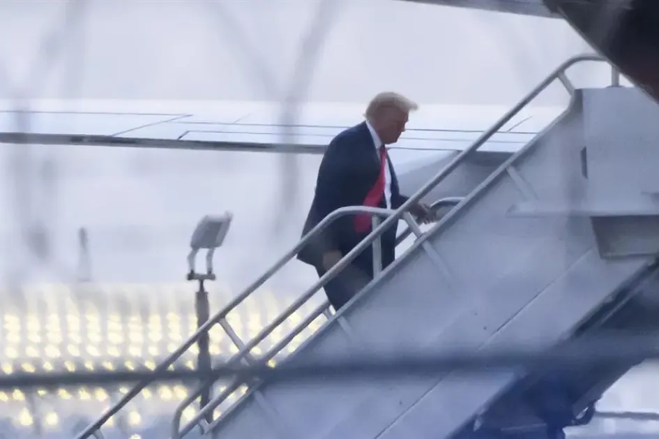 Donald Trump marchándose de Atlanta. Donald Trump marchándose de Atlanta.