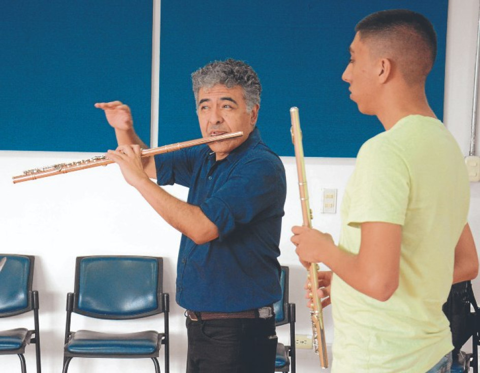 El flautista Miguel Ángel Villanueva con Juan José Trujillo en la clase magistral en Bellas Artes. El flautista Miguel Ángel Villanueva con Juan José Trujillo en la clase magistral en Bellas Artes.