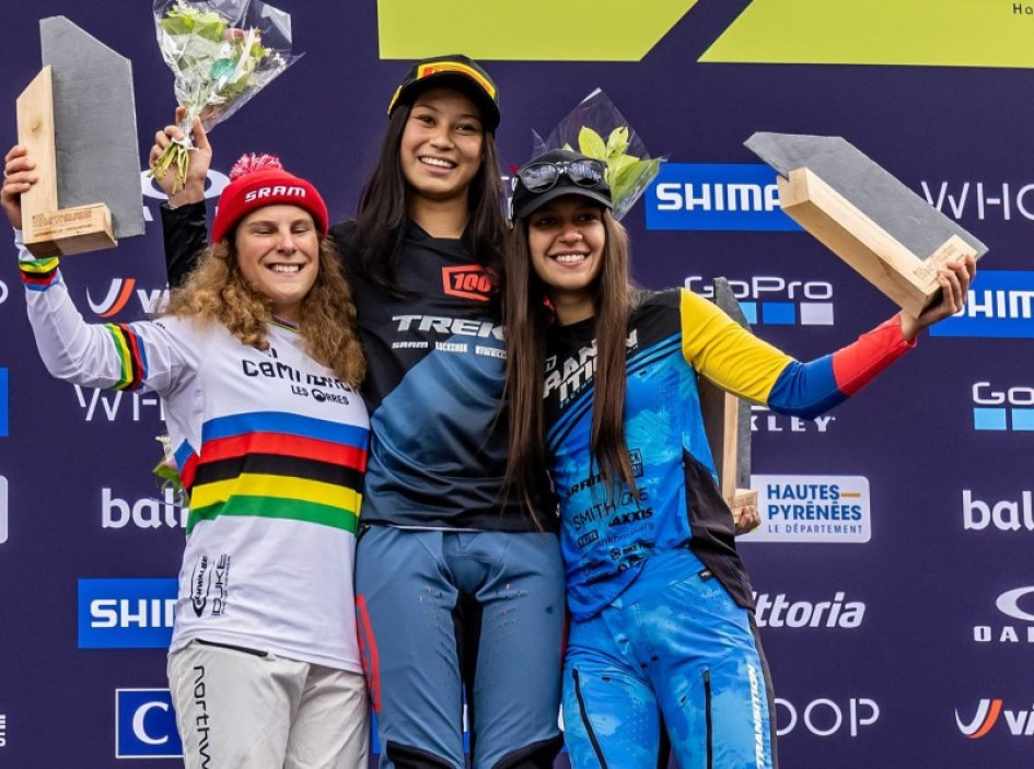 La tolimense Valentina Roa (izquierda), que representa a Caldas en el país, quedó de tercera en la competencia debido a que se canceló la última etapa. Los primeros puestos del podio los ocuparon dos británicas.