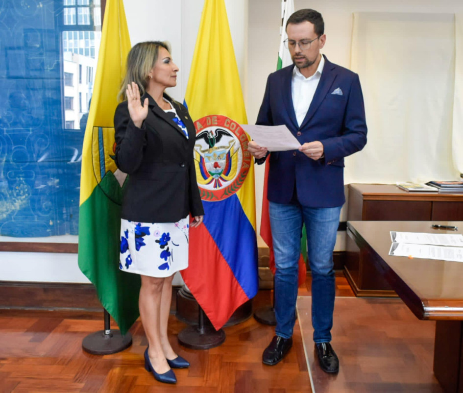 La nueva secretaria de Cultura de Caldas, Andrea González Álvarez, con el gobernador de Caldas, Luis Carlos Velásquez. La nueva secretaria de Cultura de Caldas, Andrea González Álvarez, con el gobernador de Caldas, Luis Carlos Velásquez.
