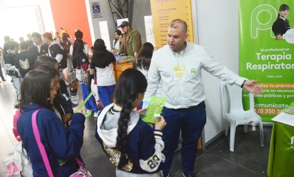 Cada universidad ubicó un punto de información para los estudiantes a Expou