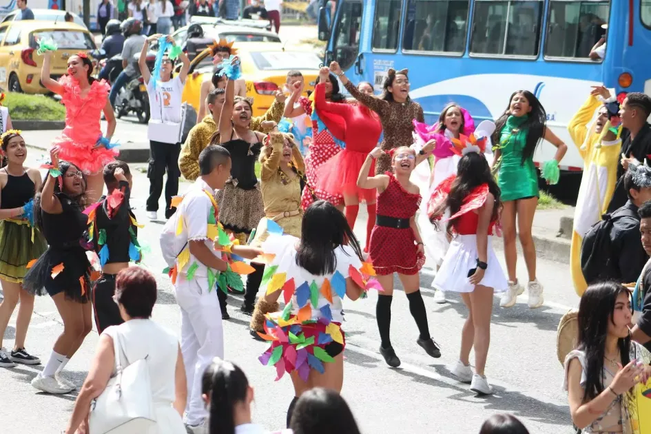 El Carnaval de los Derechos Humanos por la avenida Santander en Manizales. El Carnaval de los Derechos Humanos por la avenida Santander en Manizales.