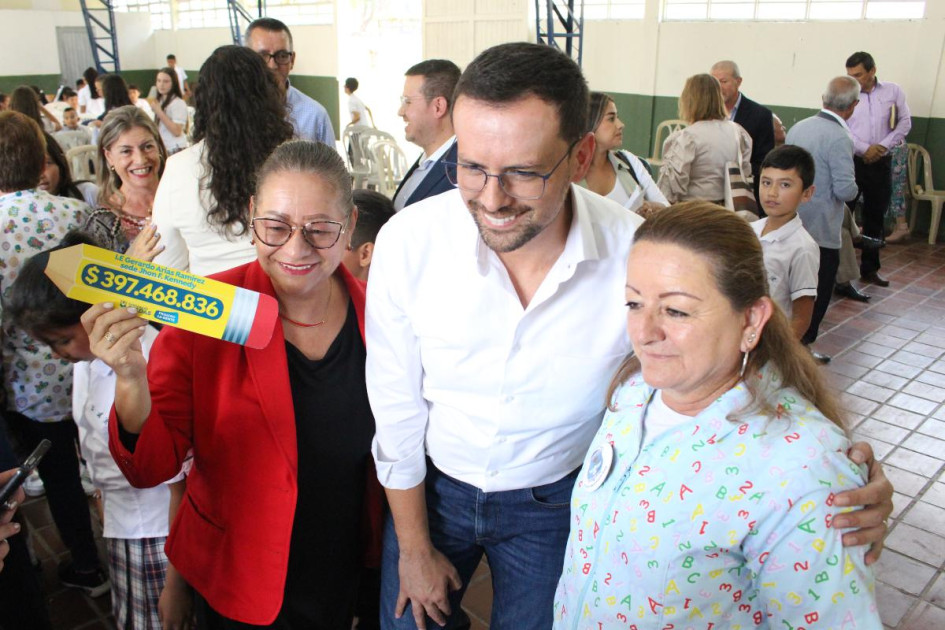 Los rectores de colegios públicos de Villamaría se reunieron en el Gerardo Arias para recibir los aportes. Los rectores de colegios públicos de Villamaría se reunieron en el Gerardo Arias para recibir los aportes.