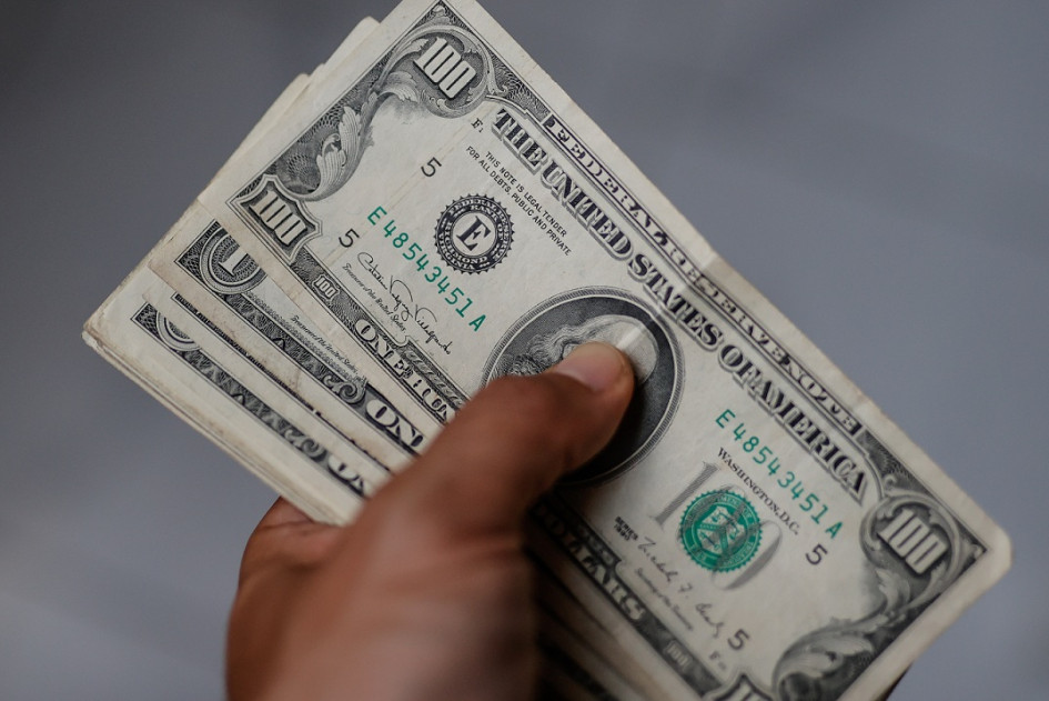 En Perú y Uruguay el dólar convive con la moneda oficial. En Perú y Uruguay el dólar convive con la moneda oficial.