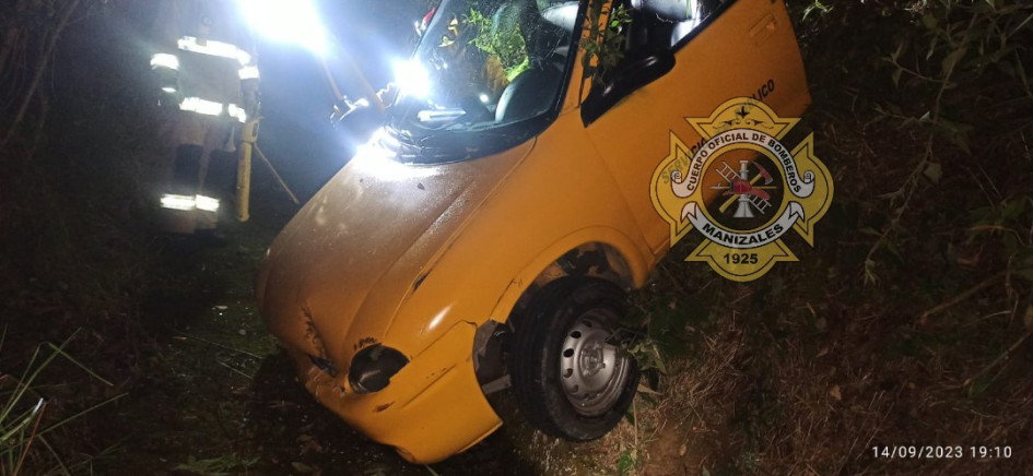 El taxi que se salió de la vía en el barrio San Cayetano, de Manizales. El taxi que se salió de la vía en el barrio San Cayetano, de Manizales.