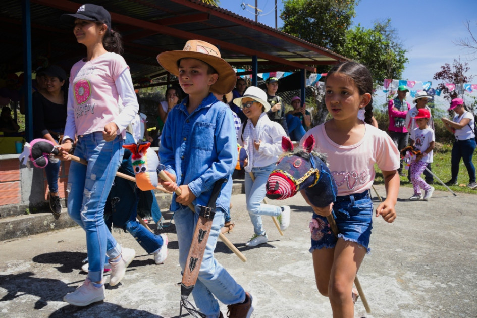 La organización de la cabalgata tiene como propósito que los participantes mantengan sus sueños de realización personal y profesional. La organización de la cabalgata tiene como propósito que los participantes mantengan sus sueños de realización personal y profesional.