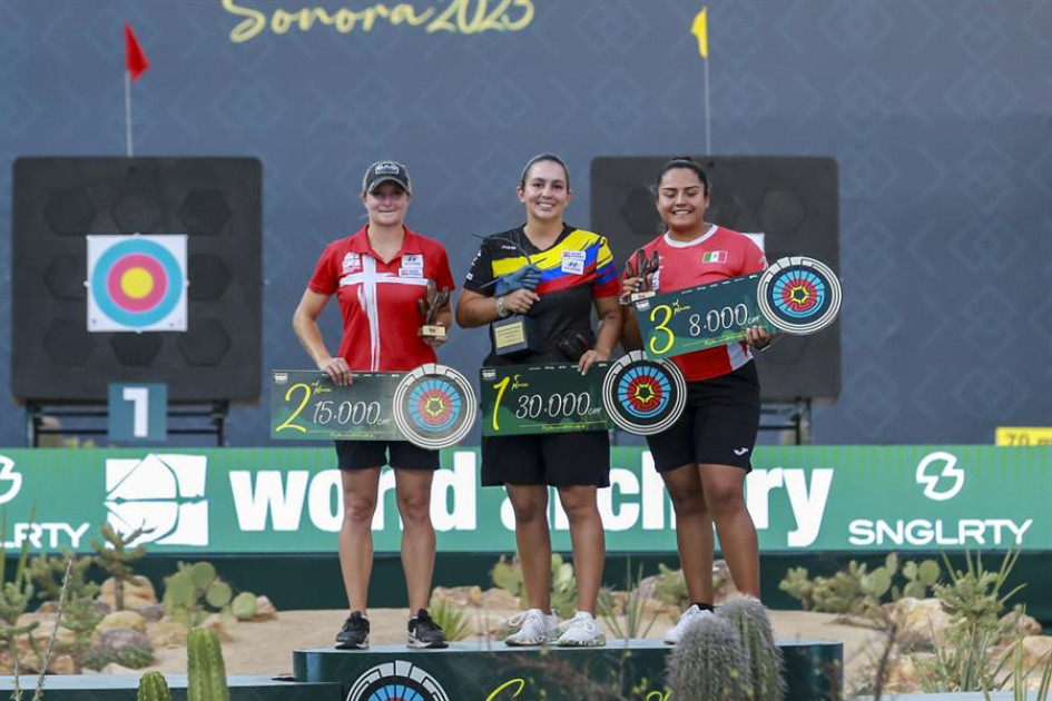 La colombiana Sara López Bueno (c) ganó por octava ocasión la medalla de oro en el Mundial de Tiro con Arco, categoría Compuesto, en Hermosillo, Sonora (México). La colombiana Sara López Bueno (c) ganó por octava ocasión la medalla de oro en el Mundial de Tiro con Arco, categoría Compuesto, en Hermosillo, Sonora (México).