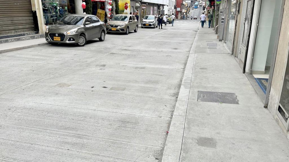 La capa asfáltica de la carrera 20, una de las vías más transitadas del Centro de Manizales, quedó renovada. La capa asfáltica de la carrera 20, una de las vías más transitadas del Centro de Manizales, quedó renovada.