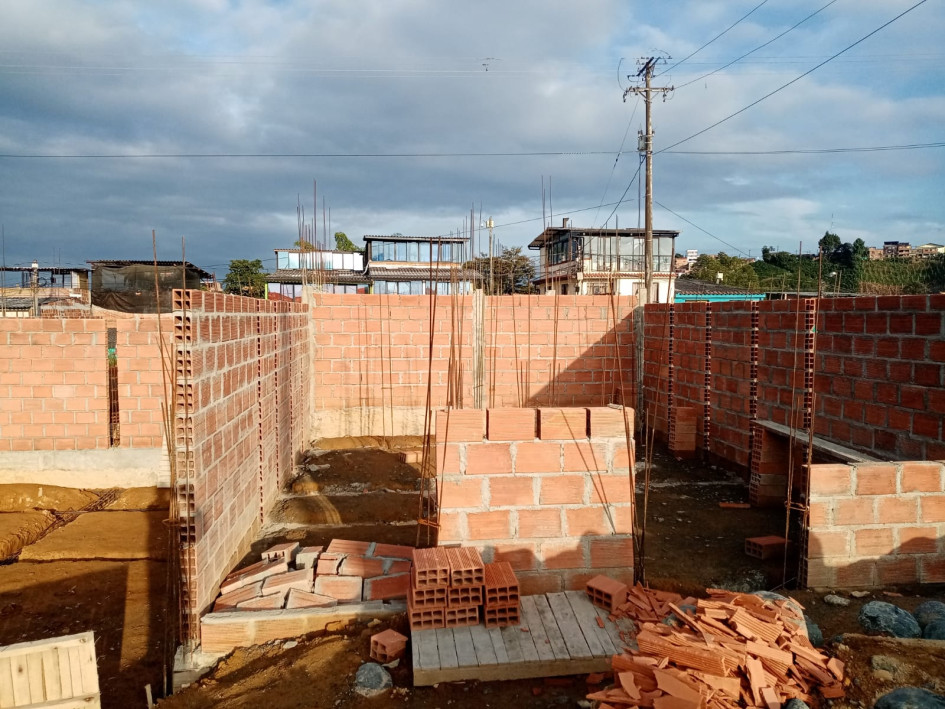 Proyecto Mil Vivienda en Palestina. En soledad, así lucían ayer las obras del proyecto Mil Vivienda en Palestina.