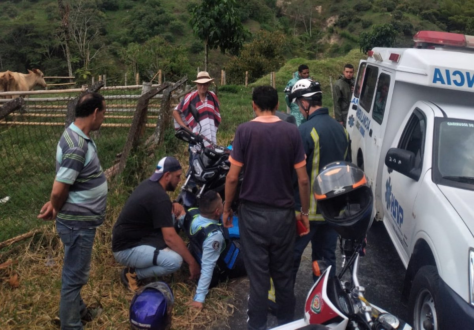 Accidente de tránsito en Aranzazu El sitio donde el agente de tránsito de Aranzazu se cayó de la moto.