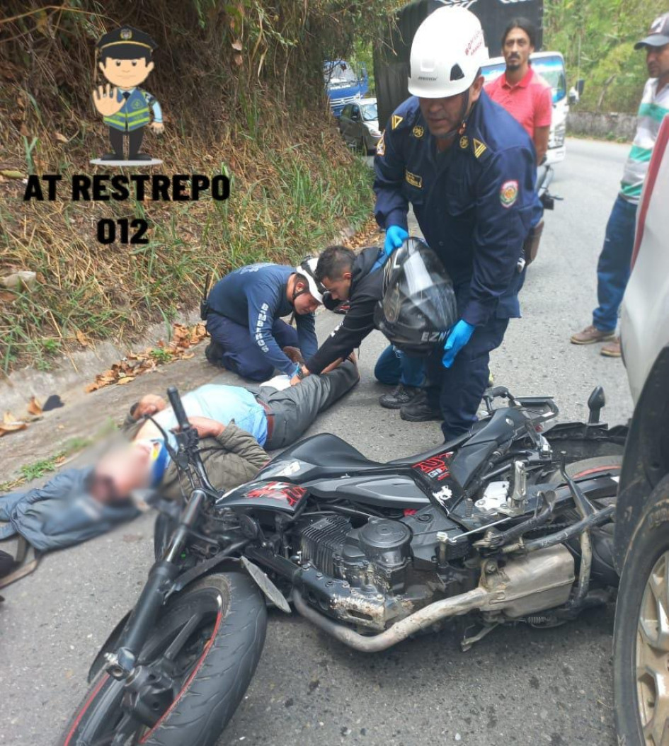 accidente de tránsito en vía de Aranzazu Bomberos de Aranzazu atendieron al motociclista lesionado.