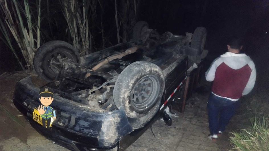 Según las autoridades, 15 personas resultaron lesionadas al volcarse una camioneta de estacas en la vereda El Bosque de Samaná (Caldas), que regresaba de acompañar la caravana de un candidato a la Alcaldía del municipio. Según las autoridades, 15 personas resultaron lesionadas al volcarse una camioneta de estacas en la vereda El Bosque de Samaná (Caldas), que regresaba de acompañar la caravana de un candidato a la Alcaldía del municipio.