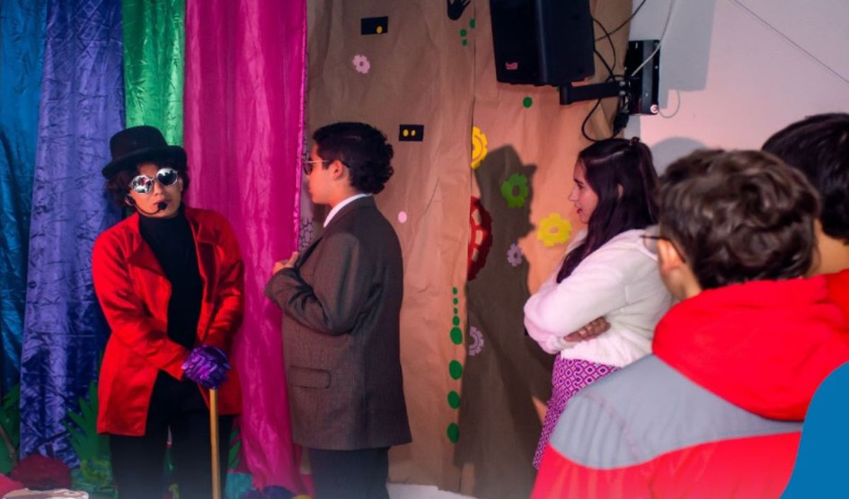 Con obras de teatro los estudiantes les transmitieron enseñanzas a sus padres.