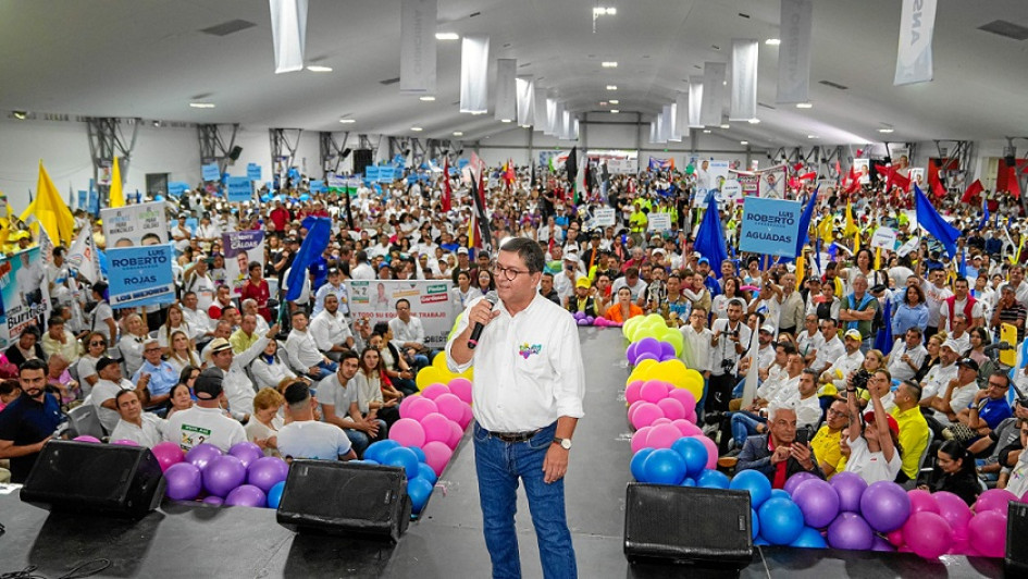 Cerca de 10 mil 600 personas acompañaron al candidato Luis Roberto Rivas en el cierre de su campaña. Cerca de 10 mil 600 personas acompañaron al candidato Luis Roberto Rivas en el cierre de su campaña.