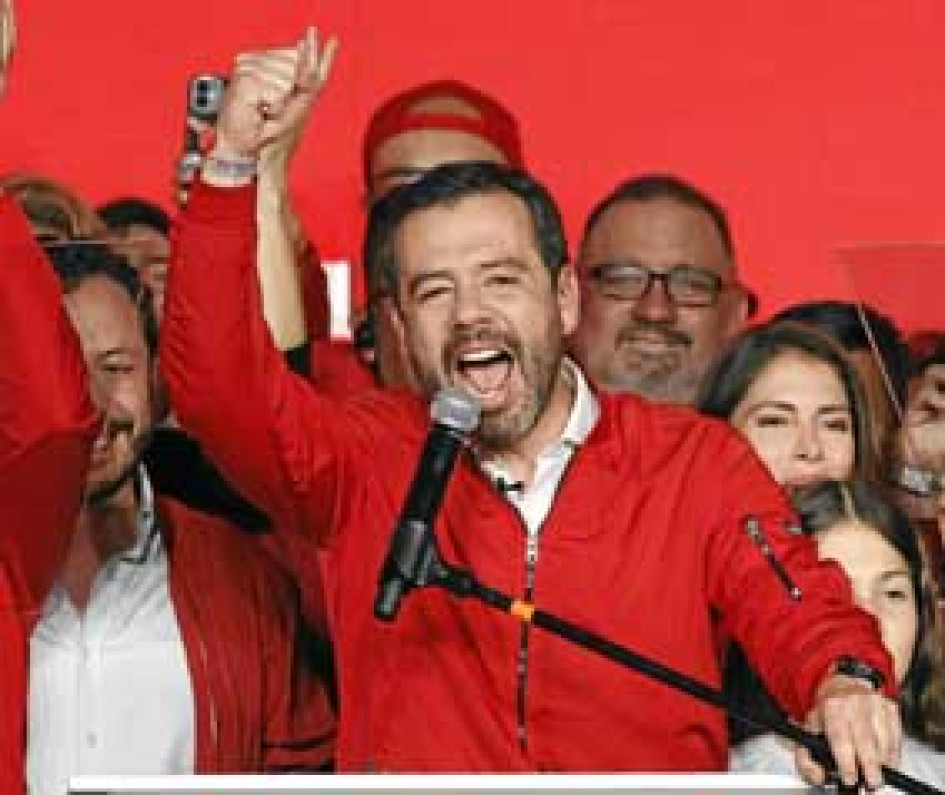Fotos | EFE | LA PATRIA A la tercera fue la vencida para el exsenador Carlos Fernando Galán, que buscó la Alcaldía de Bogotá en 2011 y 2019. Esta vez lo logró por el Nuevo Liberalismo, partido fundado por su padre, Luis Carlos Galán. Fotos | EFE | LA PATRIA A la tercera fue la vencida para el exsenador Carlos Fernando Galán, que buscó la Alcaldía de Bogotá en 2011 y 2019. Esta vez lo logró por el Nuevo Liberalismo, partido fundado por su padre, Luis Carlos Galán.