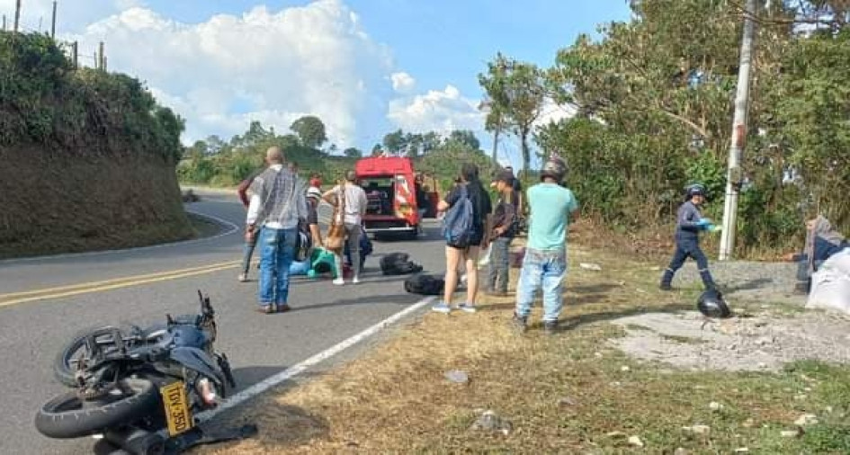 Este es el accidente de tránsito en la Troncal de Occidente, en Anserma (Caldas). Este es el accidente de tránsito en la Troncal de Occidente.