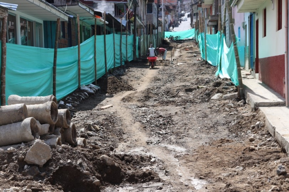 En la calle tercera ya fue modernizado el alcantarillado, falta la parte correspondiente a la pavimentación. En la calle tercera ya fue modernizado el alcantarillado, falta la parte correspondiente a la pavimentación.