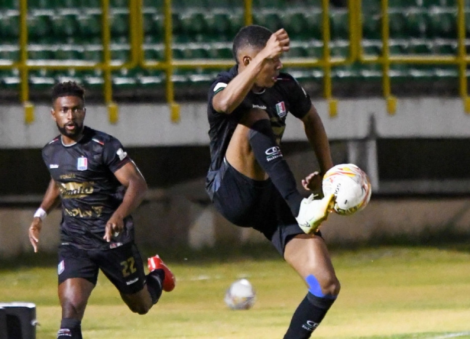 Alejandro García (con el balón), se unirá a la Selección Colombia Sub-23 para los Juegos Panamericanos. Alejandro García (con el balón), se unirá a la Selección Colombia Sub-23 para los Juegos Panamericanos.