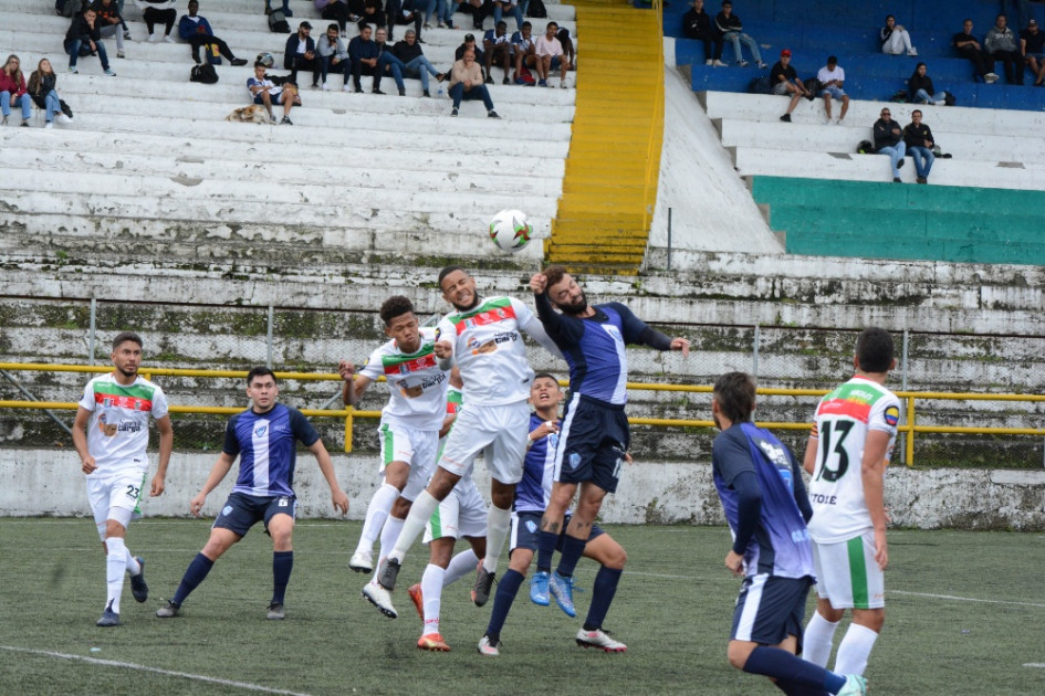 Con dos triunfos, Formadores Materiales Caldas (azul) anuncia con buen nivel su posibilidad de ser finalista. Con dos triunfos, Formadores Materiales Caldas (azul) anuncia con buen nivel su posibilidad de ser finalista.