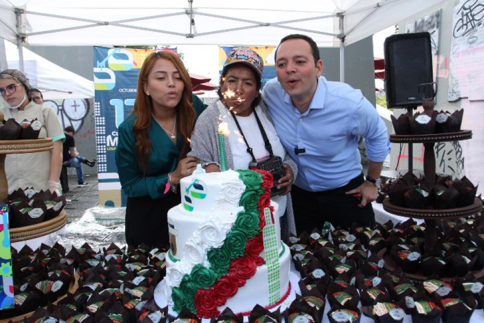 Ayer en la celebración del cumpleaños. Ayer en la celebración del cumpleaños.