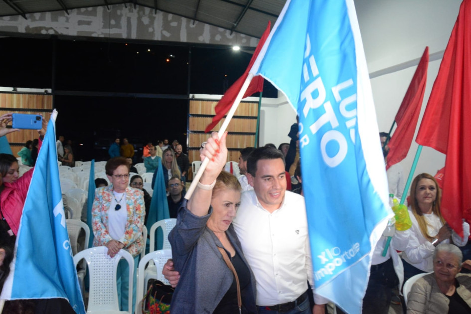 Jorge Eduardo Rojas, nuevo alcalde de Manizales, con sus simpatizantes. Jorge Eduardo Rojas, nuevo alcalde de Manizales, con sus simpatizantes.