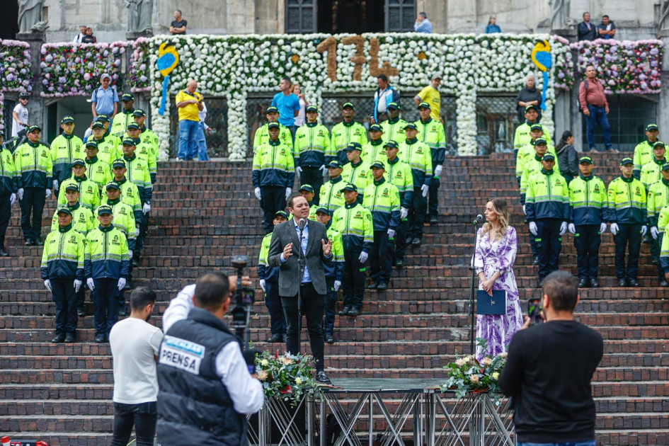 El marco de flores que está ubicado en la Catedral Basílica, por los 174 años de Manizales, es un toque de decoración que recuerda que estamos de fiesta. El marco de flores que está ubicado en la Catedral Basílica, por los 174 años de Manizales, es un toque de decoración que recuerda que estamos de fiesta.