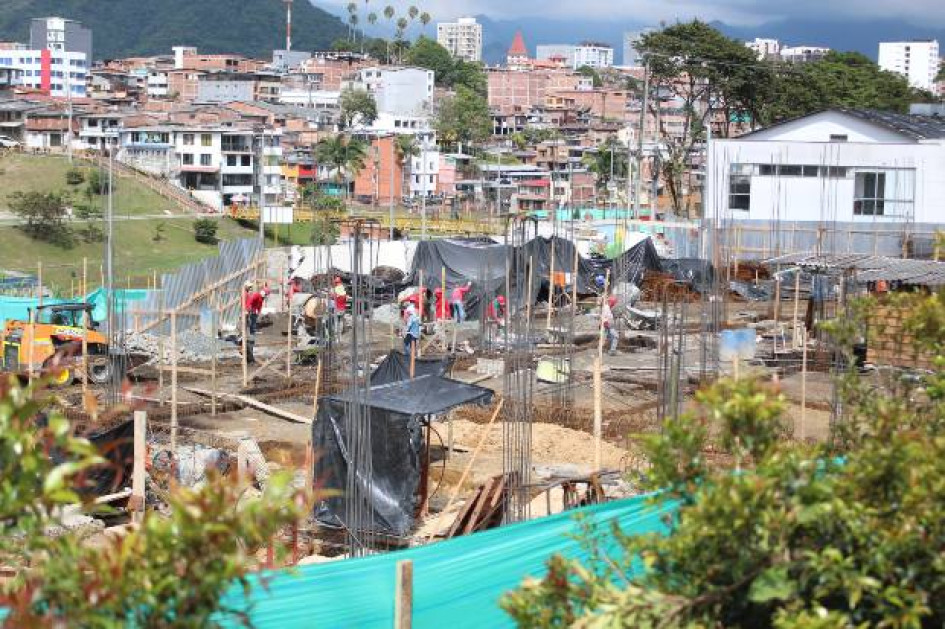 Familias colombianas, incluidas de Caldas, consideran crucial que en educación sigan ejecuciones en infraestructura. En el departamento desarrollan, desde el 2016, 21 proyectos de ampliación y de obras nuevas. Una es la sede para el colegio Gerardo Arias, de Villamaría. Familias colombianas, incluidas de Caldas, consideran crucial que en educación sigan ejecuciones en infraestructura. En el departamento desarrollan, desde el 2016, 21 proyectos de ampliación y de obras nuevas. Una es la sede para el colegio Gerardo Arias, de Villamaría.