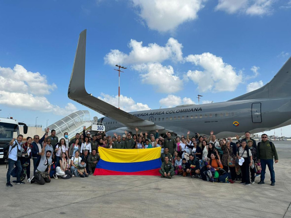 El avión irá desde Israel a Lisboa y luego a Colombia. El avión irá desde Israel a Lisboa y luego a Colombia.